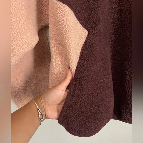 American Eagle Oversized Colorblock Sherpa Teddy 1/4 Sweater - Picture 4 of 9